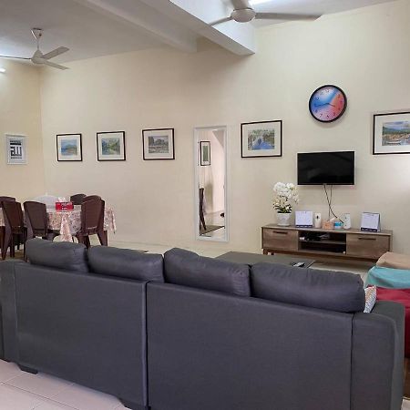 Spacious Cozy Lakeville Homestay 4 Bedrooms All With Aircond Seri Iskandar Buitenkant foto