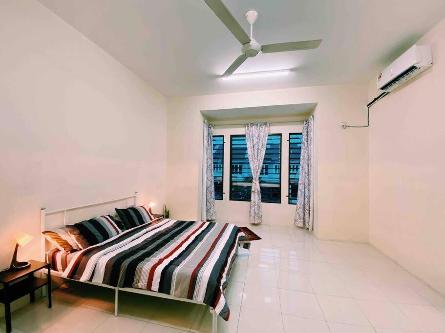 Spacious Cozy Lakeville Homestay 4 Bedrooms All With Aircond Seri Iskandar Buitenkant foto
